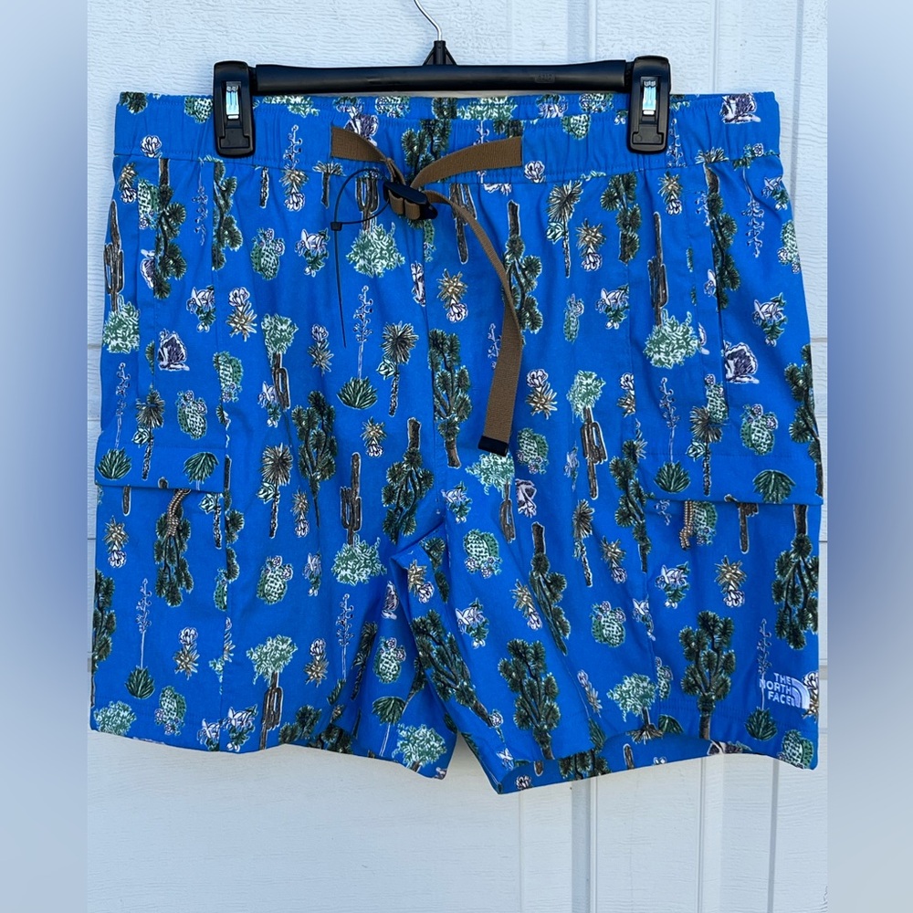 The North Face TNF  Class V Belted Cargo Shorts Blue Cactus Print 6.5" size L